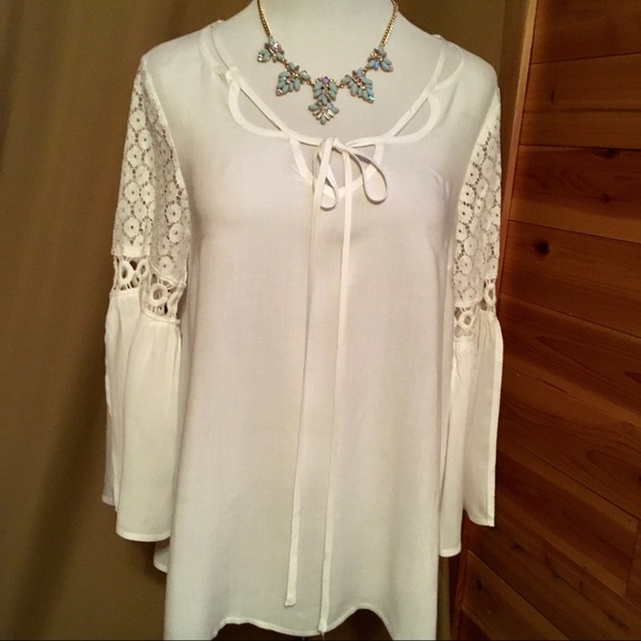 SPLIT SLEEVE FLORAL CROCHET DETAILED TOP - Picture 5 of 8